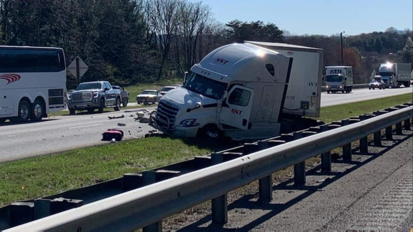 One dead, two hospitalized in Interstate 81 crash in Roanoke County