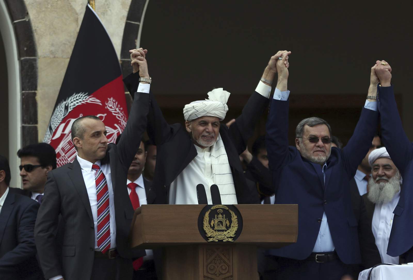 Afghan president and rival announce power-sharing agreement