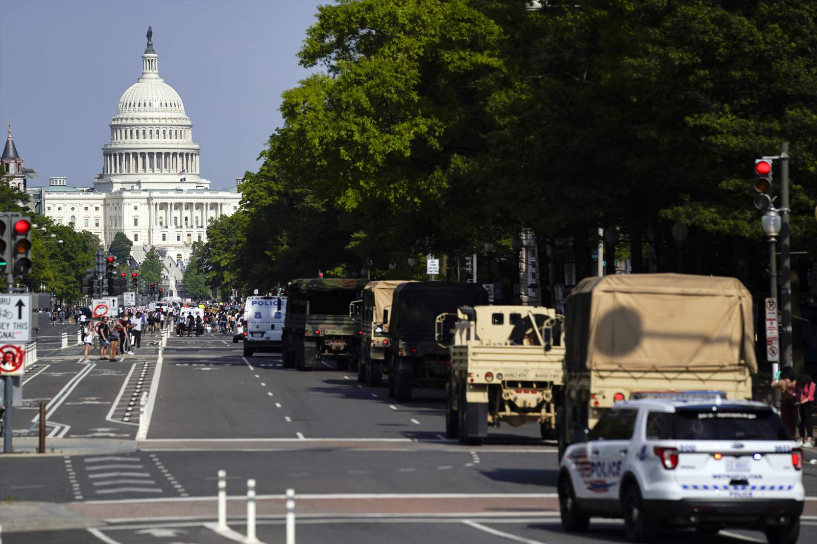 Active-duty troops deployed to DC region start to leave