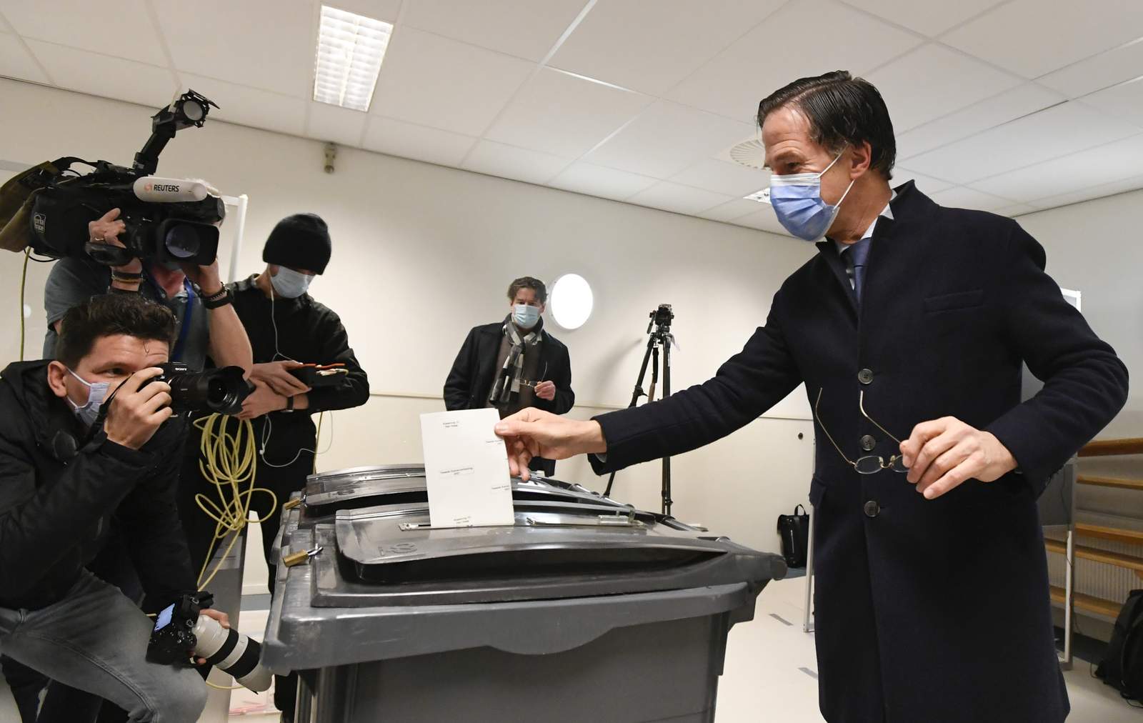 Caretaker PM Rutte seen as winning most seats in Dutch vote