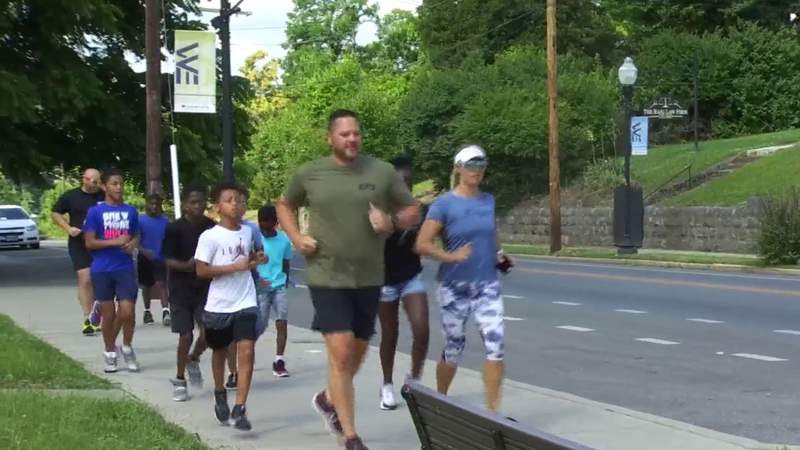 ‘Badge Buddies’ running program connecting police with Roanoke City kids