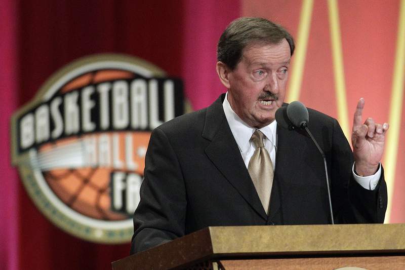 1,000-game winner, Hall of Fame coach Magee ready to retire