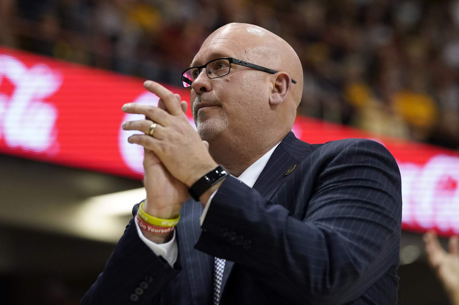 Some new college hoop coaches turn to experienced transfers