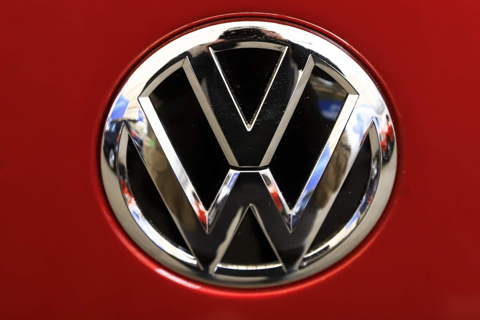 US agency opens 2 safety probes of Volkswagen, Audi vehicles