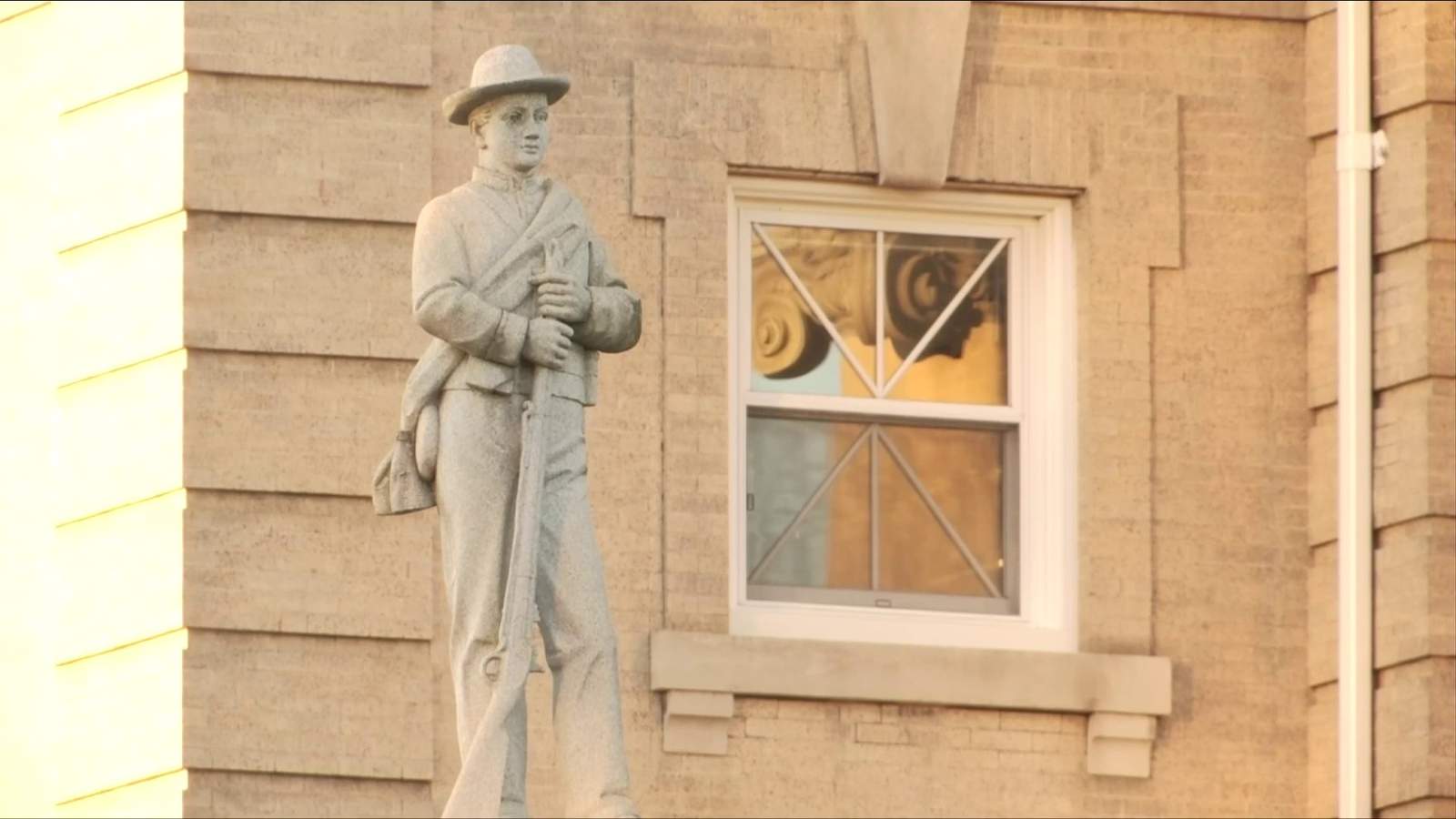 Roanoke College students, alumni and college president call for removal of Confederate statue Salem