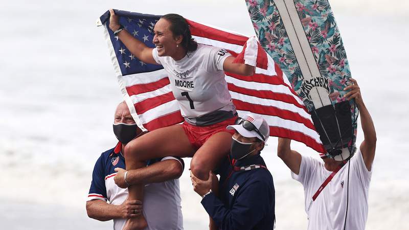Carissa Moore, Italo Ferreira become first-ever Olympic surfing champions