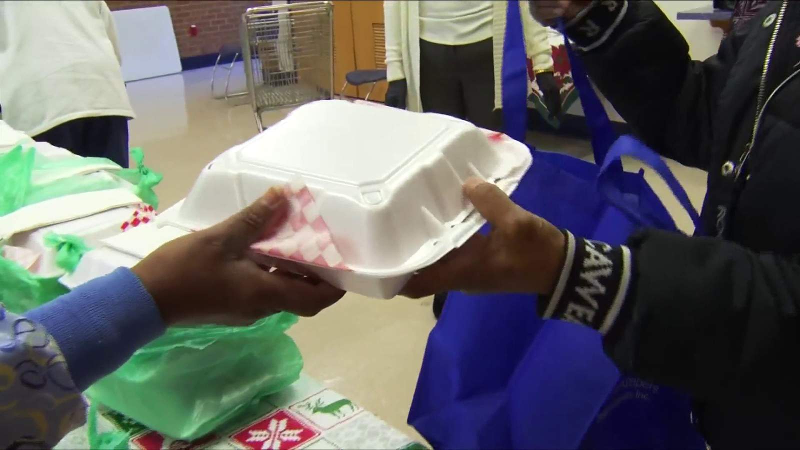 FarmBurguesa delivers hundreds of free meals to those in need