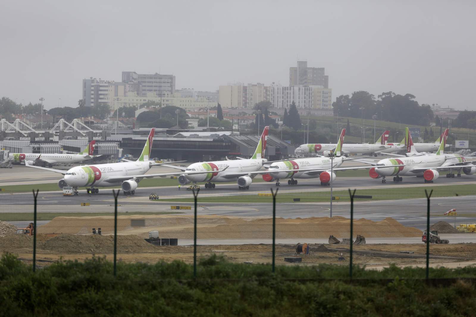 Heavy job cuts in $4.1 bln rescue plan for Portugal airline