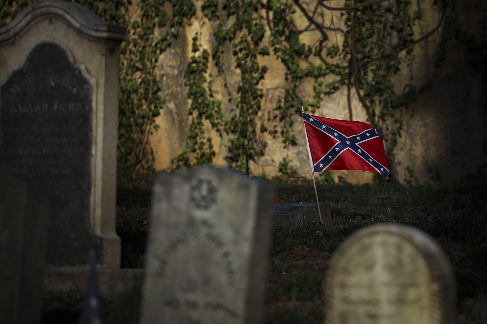 $200,000 worth of damage done to presidents, Confederate graves at Virginia cemetery
