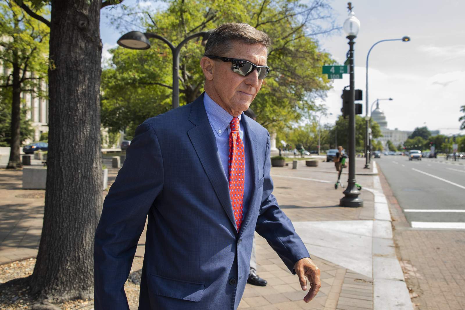 Appeals court keeps Flynn case alive, won't order dismissal