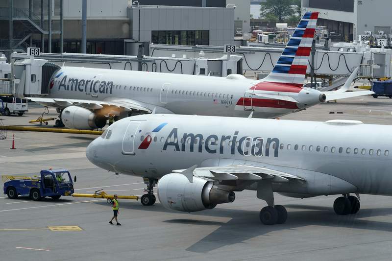 American Airlines turns small profit with taxpayers' help