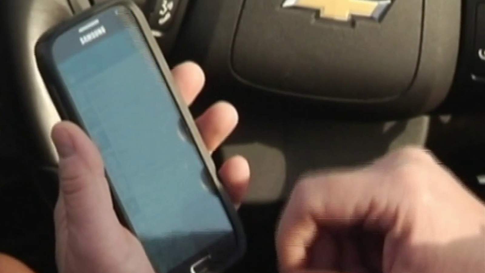 Virginia drivers to be penalized for using phone while driving starting 2021