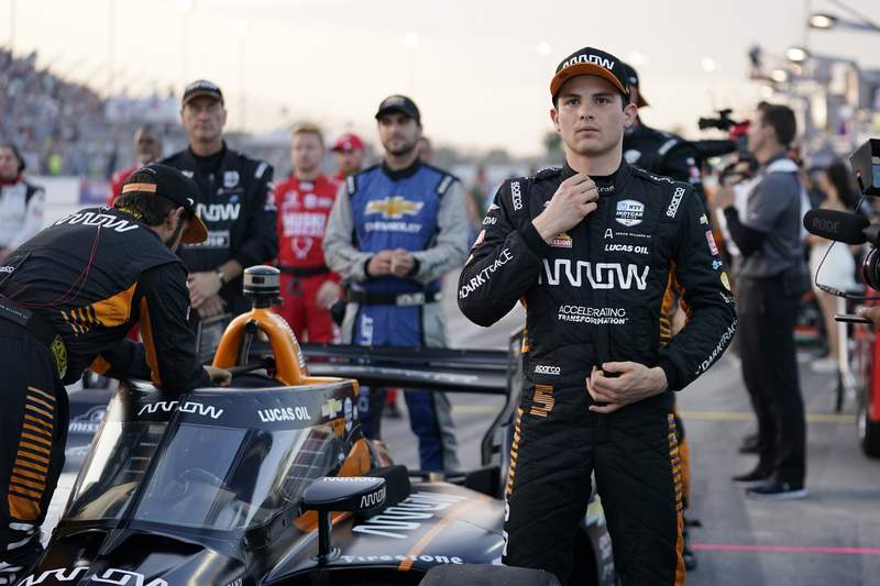 Erratic driving upends IndyCar's championship race