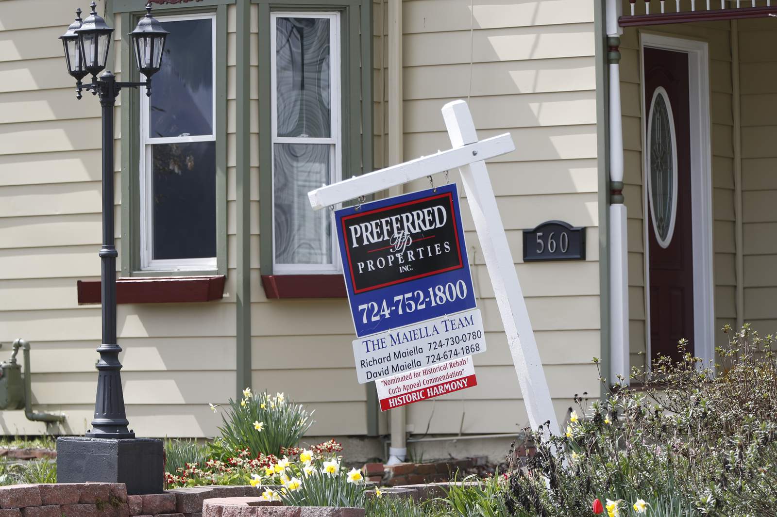 US existing home sales plunge 17.8% in April