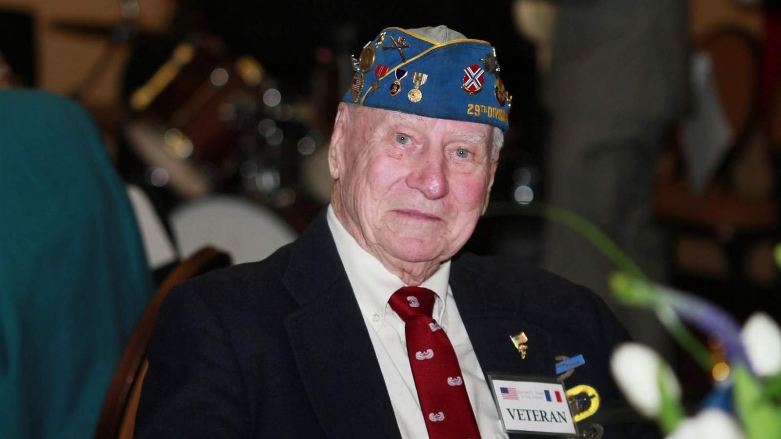 World War II Army paratrooper from Roanoke dies at 98