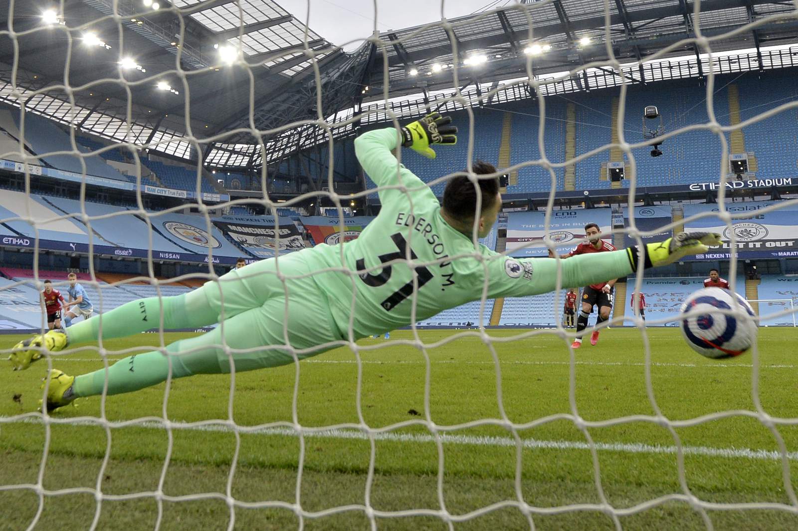 United ends City winning run at 21 with Manchester derby joy