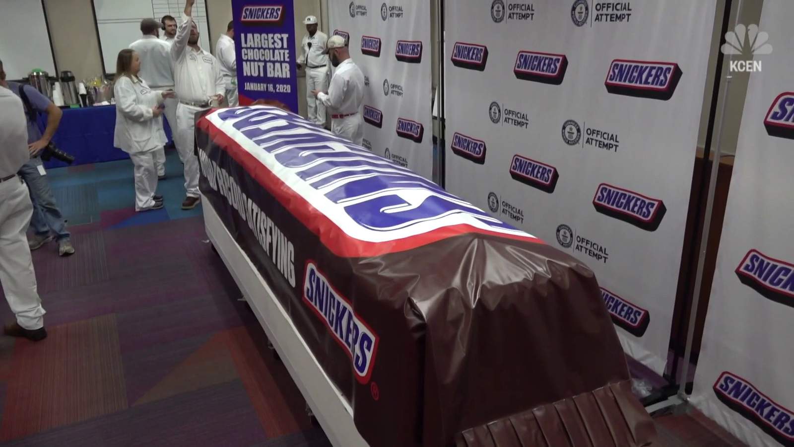 World’s largest Snickers bar unveiled in Texas