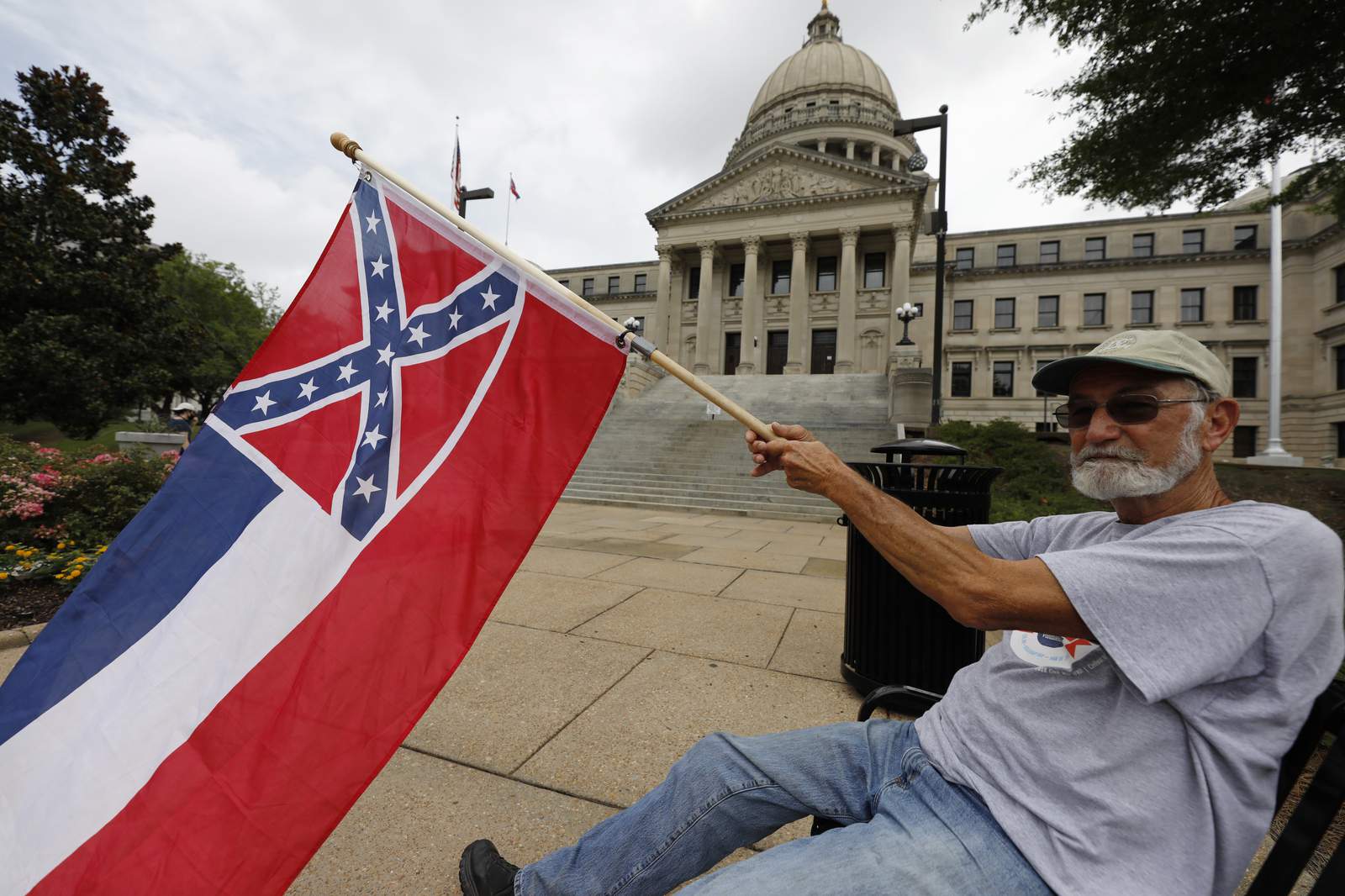 Mississippi set to remove Confederate emblem from its flag