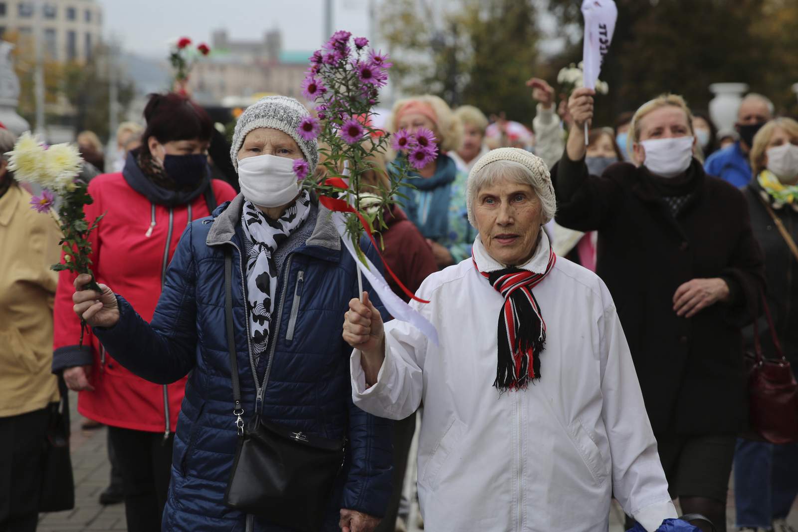Belarus ramps up crackdown on protests, detains over 700