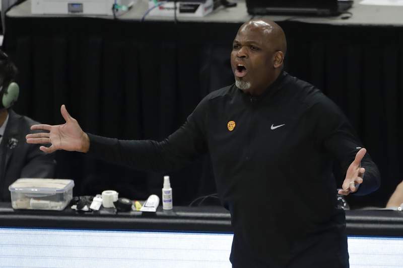 Hawks reach agreement to make Nate McMillan full-time coach