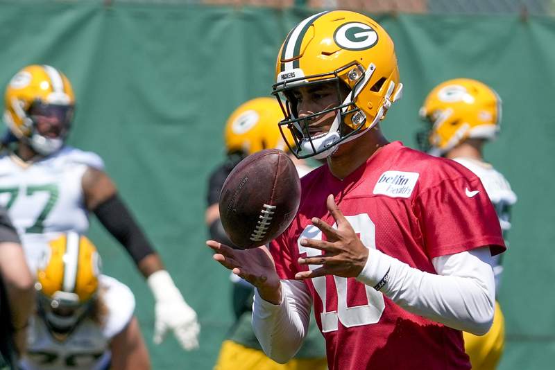 Aaron Rodgers not present as Packers open mandatory minicamp