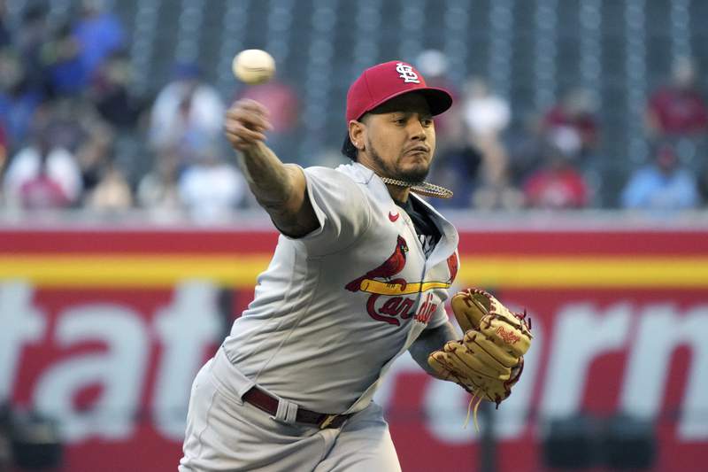 Cardinals' Martinez has no-hit bid end in 7th inning