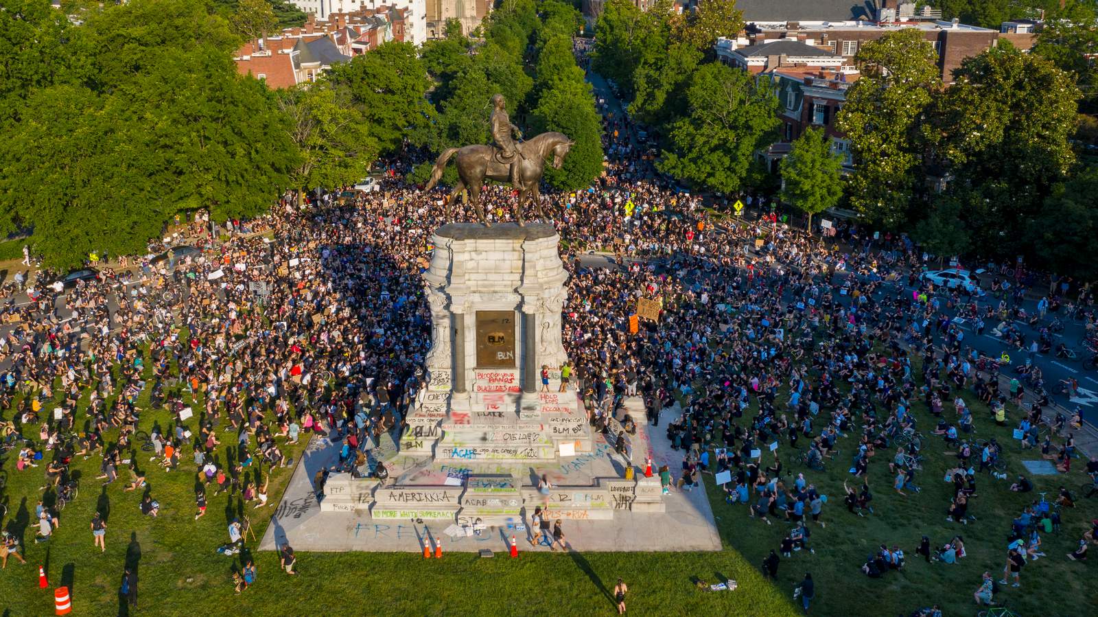 Virginia Gov. Ralph Northam to announce removal of Richmonds Robert E. Lee statue