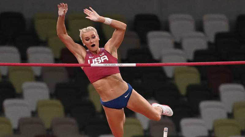 U.S.’s Nageotte soars to gold medal in women’s pole vault final
