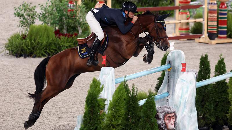 Sweden beats U.S. by 1.3 seconds in thrilling jump-off for team show jumping gold