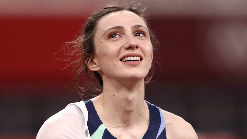 ROC’s Maria Lasitskene scores gold medal with 2.04-meter high jump