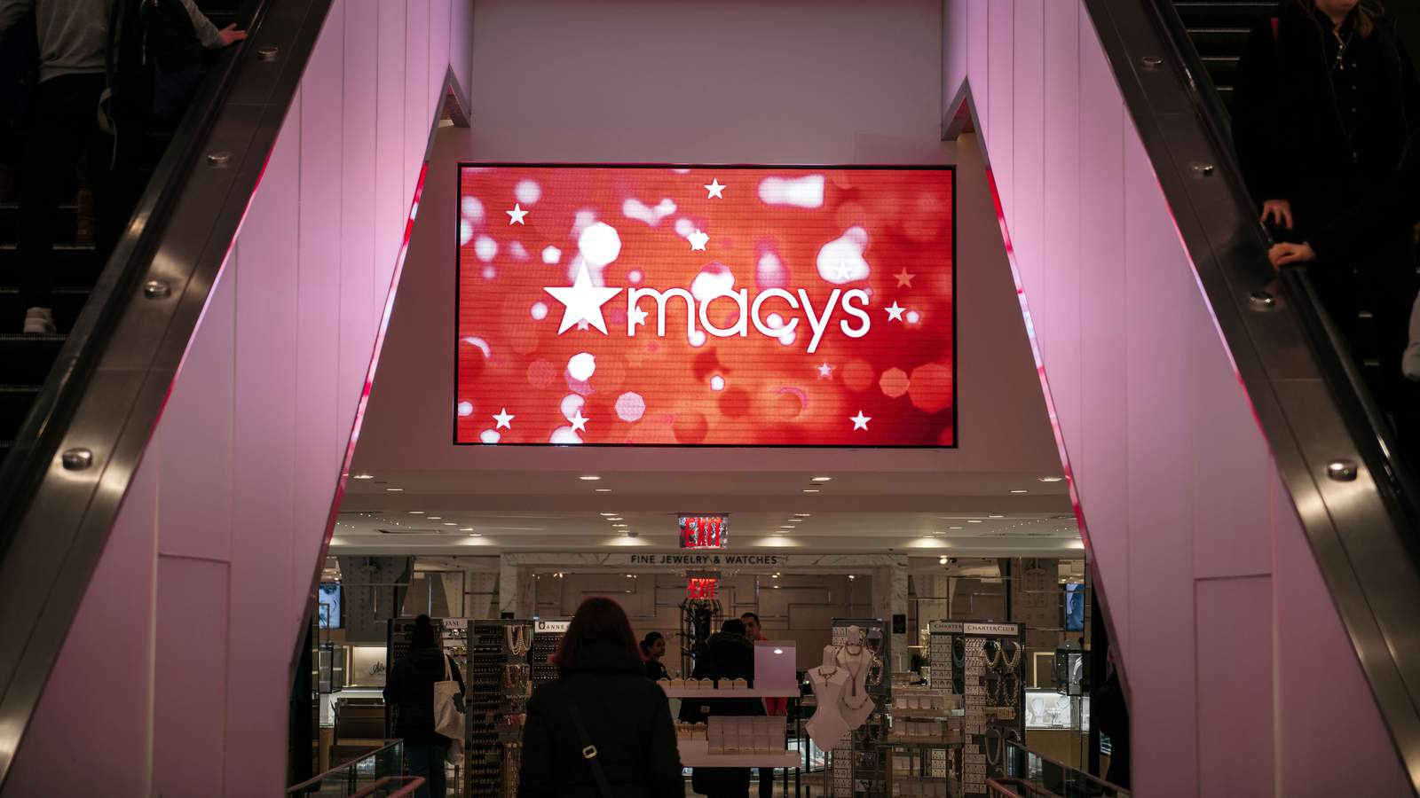 Macy’s closings all stores until March 31 in response to the coronavirus