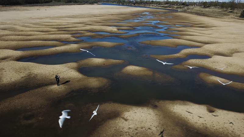 Drought hits South America river, threatening vast ecosystem