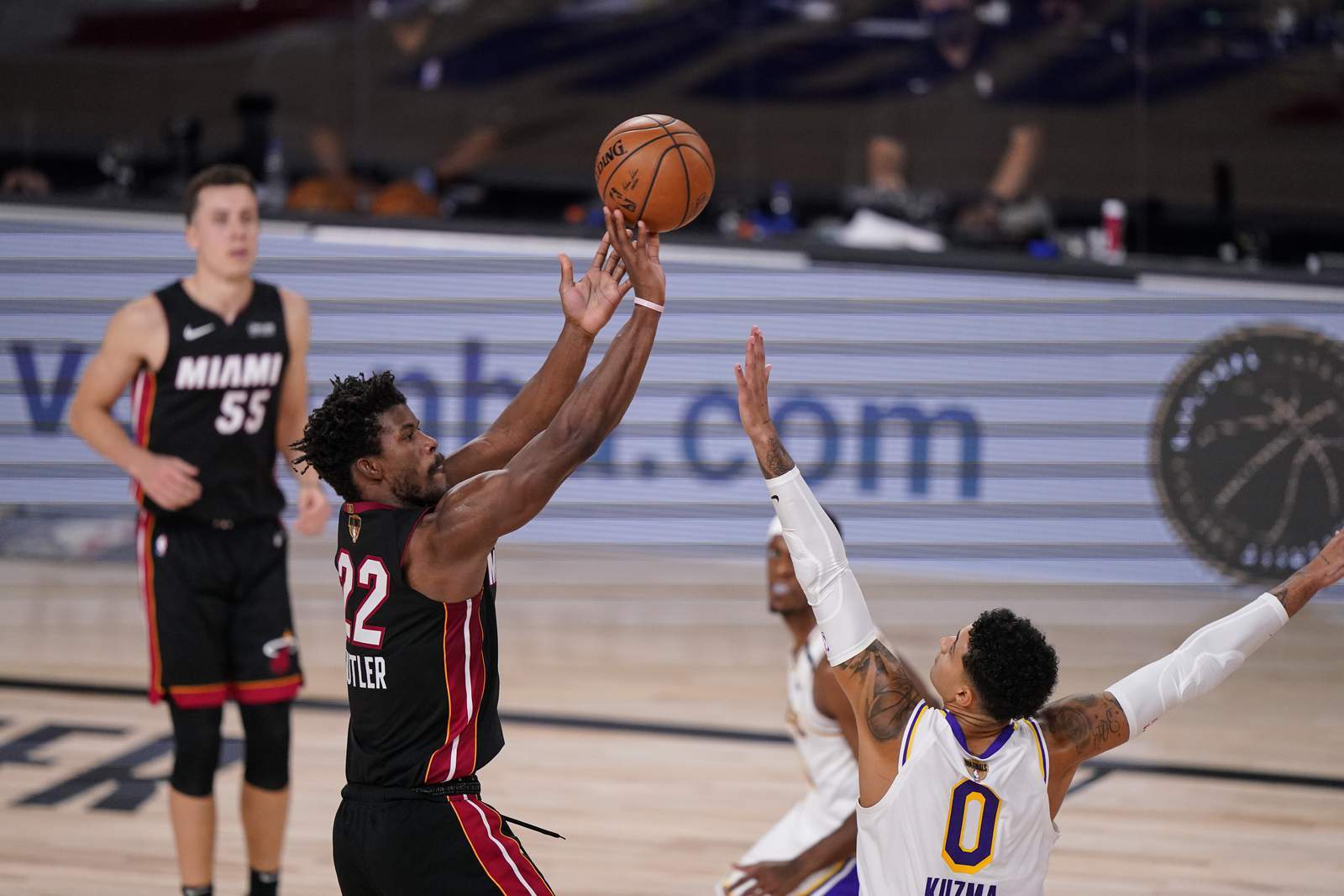 Butler’s big night helps Heat cut Lakers' Finals lead to 2-1