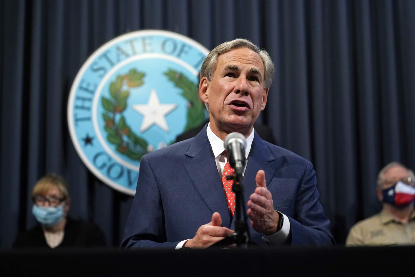 Texas governor gives OK for bars to begin reopening