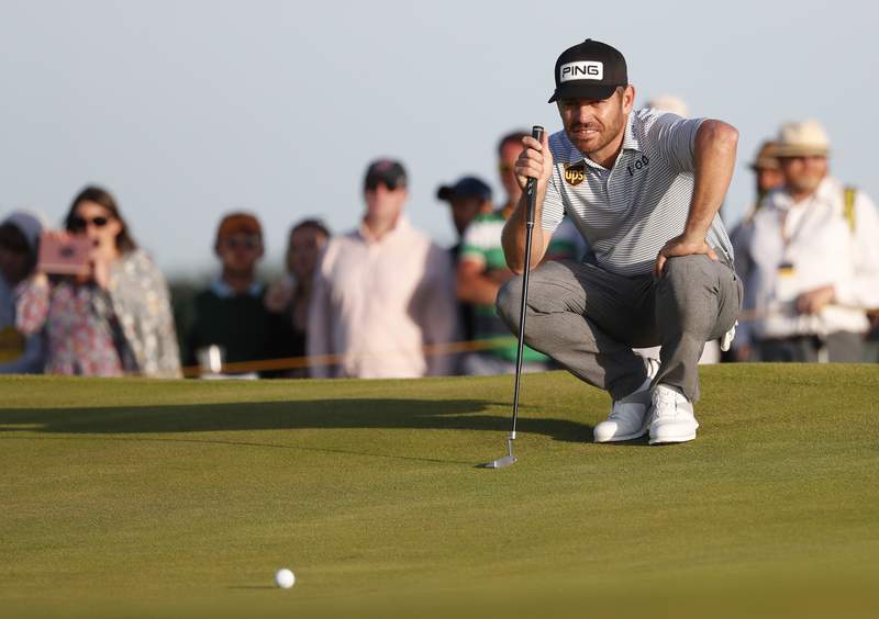 The Latest: Oosthuizen takes 1-shot lead into Sunday at Open
