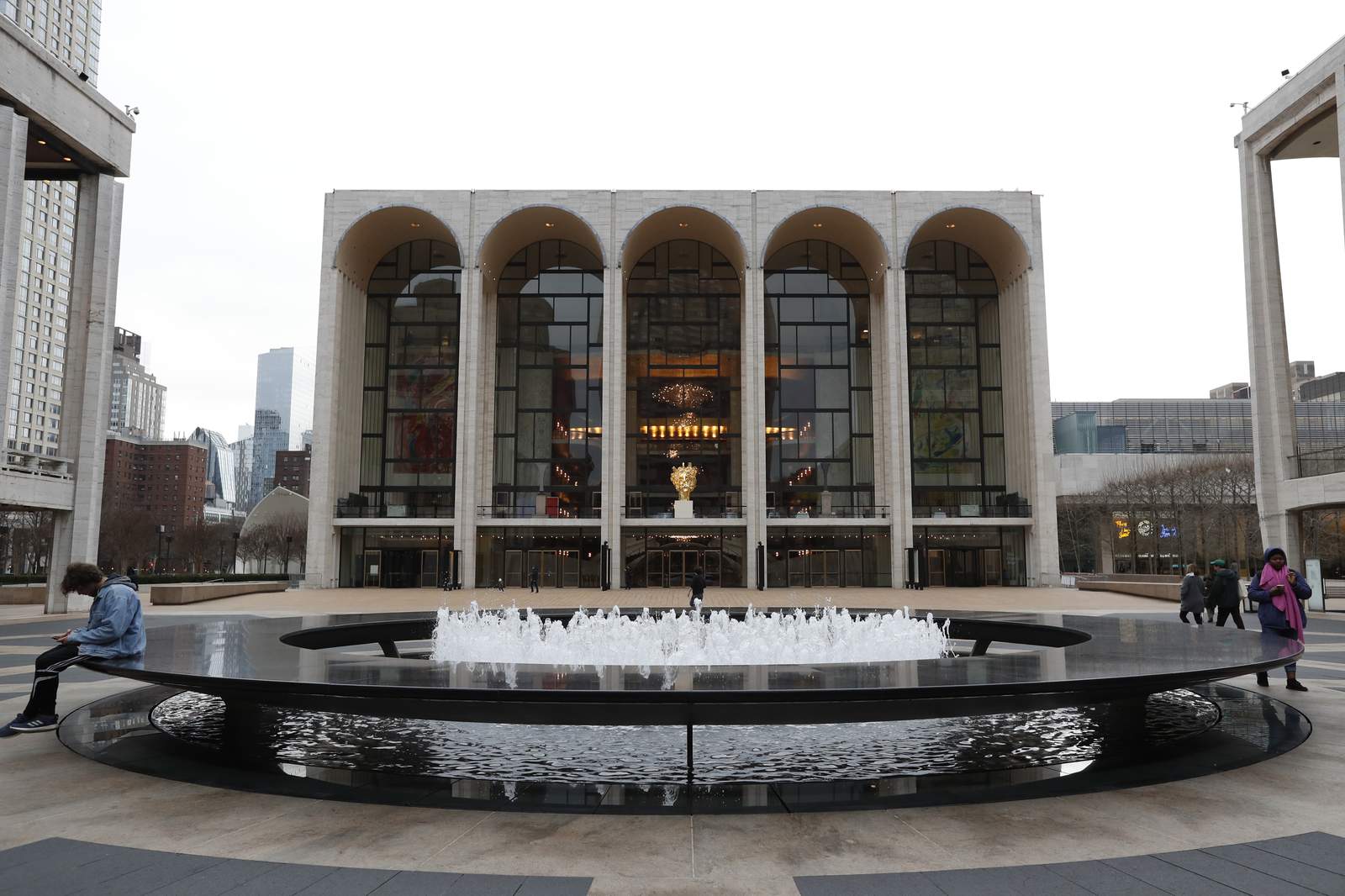 Shuttered Met Opera to lock out stagehands