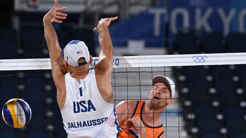 Dalhausser and Lucena drop beach volleyball opener