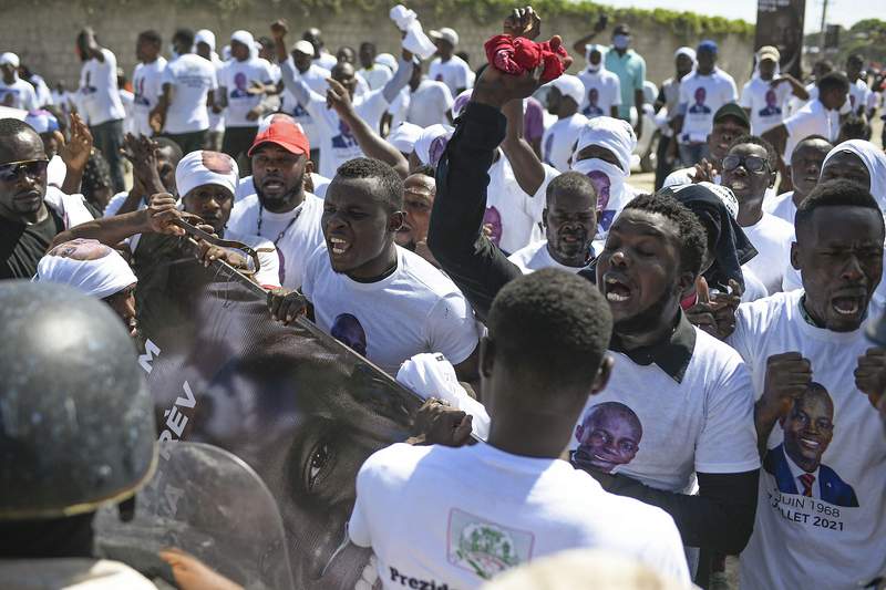Haitian president's hometown holds funeral amid violence