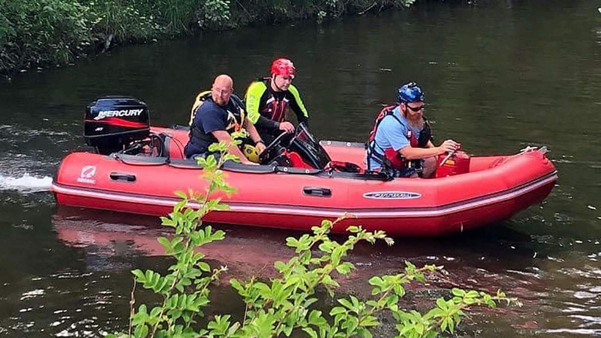 Woman dies after kayak overturns in the James River