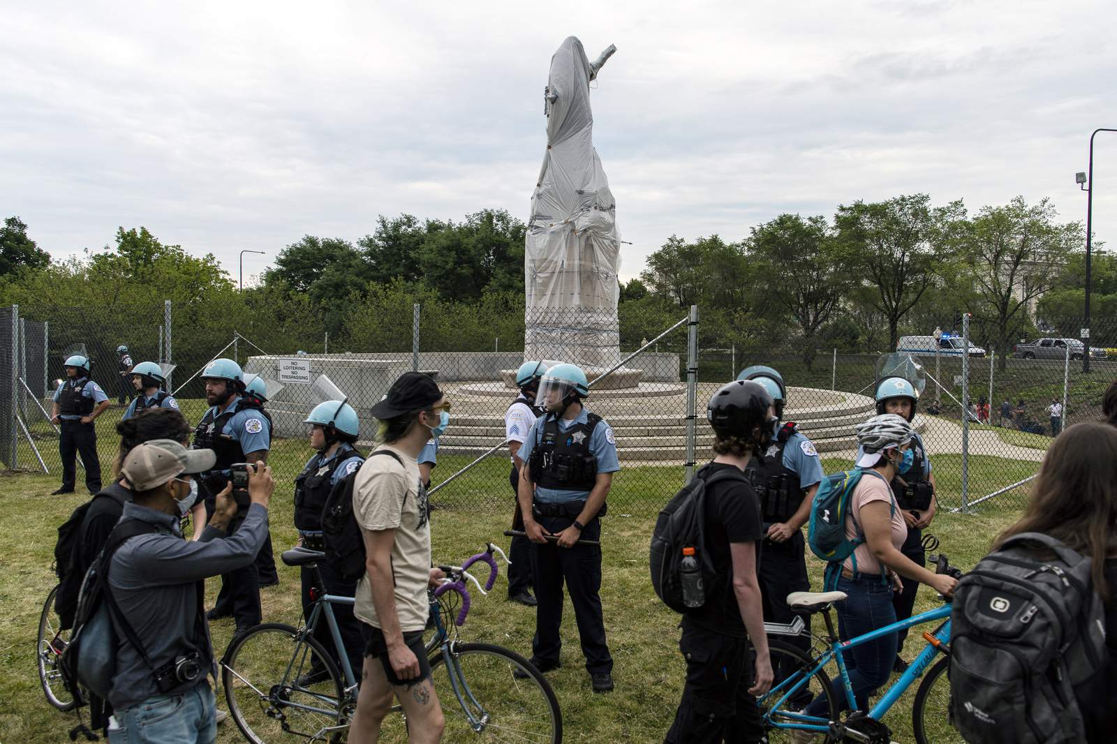 Christopher Columbus statue taken down at Chicago park