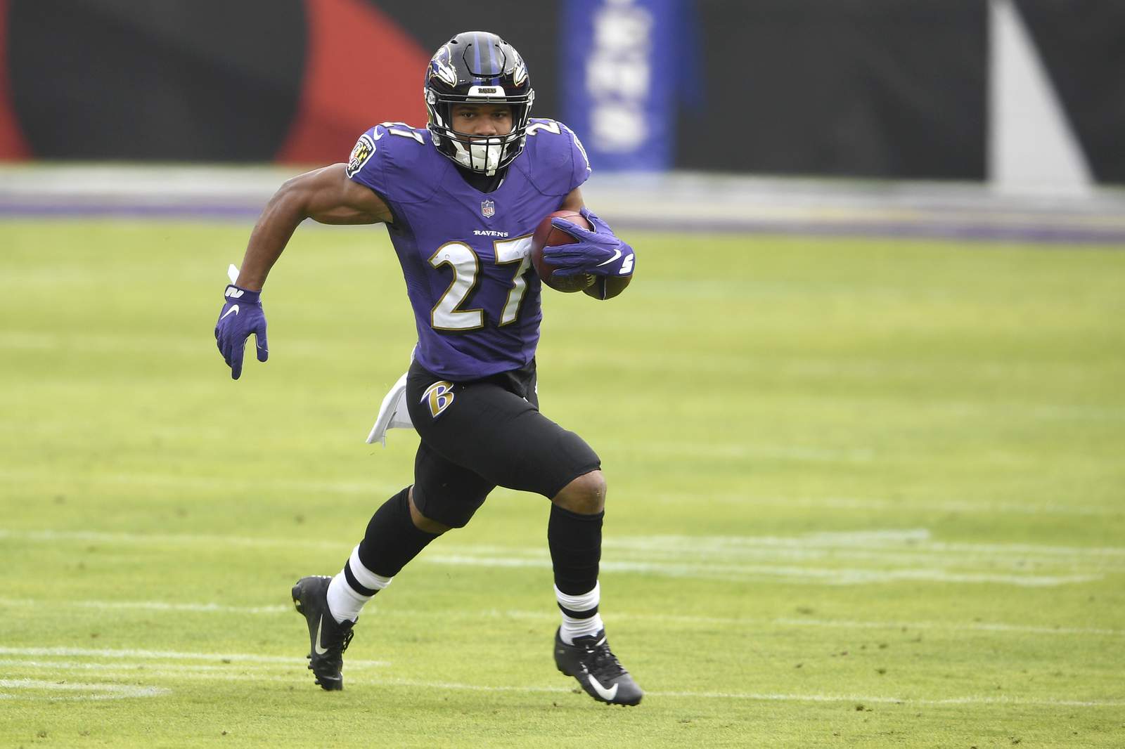 Jackson leads surging Ravens to 40-14 rout of Jaguars