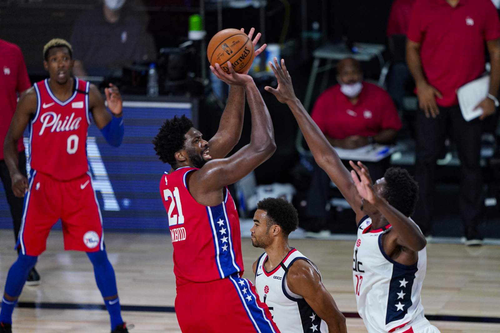 76ers beat Wizards 107-98; Simmons leaves with knee injury