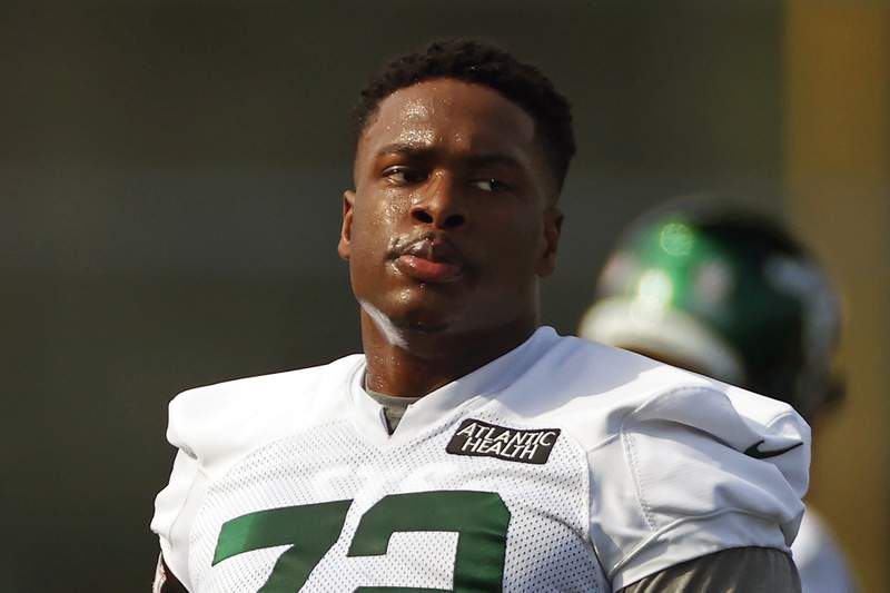 Jets' Clark has bruised spinal cord, should fully recover