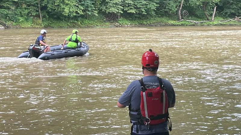 Crews rescue 12 kayakers who got stuck on James River near Buchanan