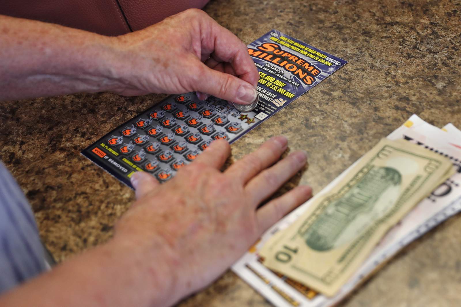 Sheriff: Fleeing suspect abandons winning lottery ticket