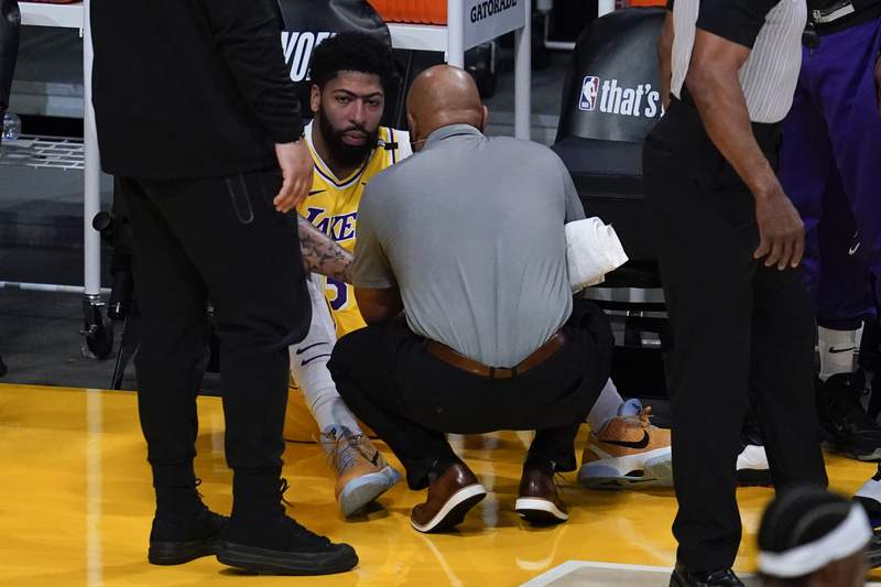 Anthony Davis back in Lakers’ starting lineup for Game 6