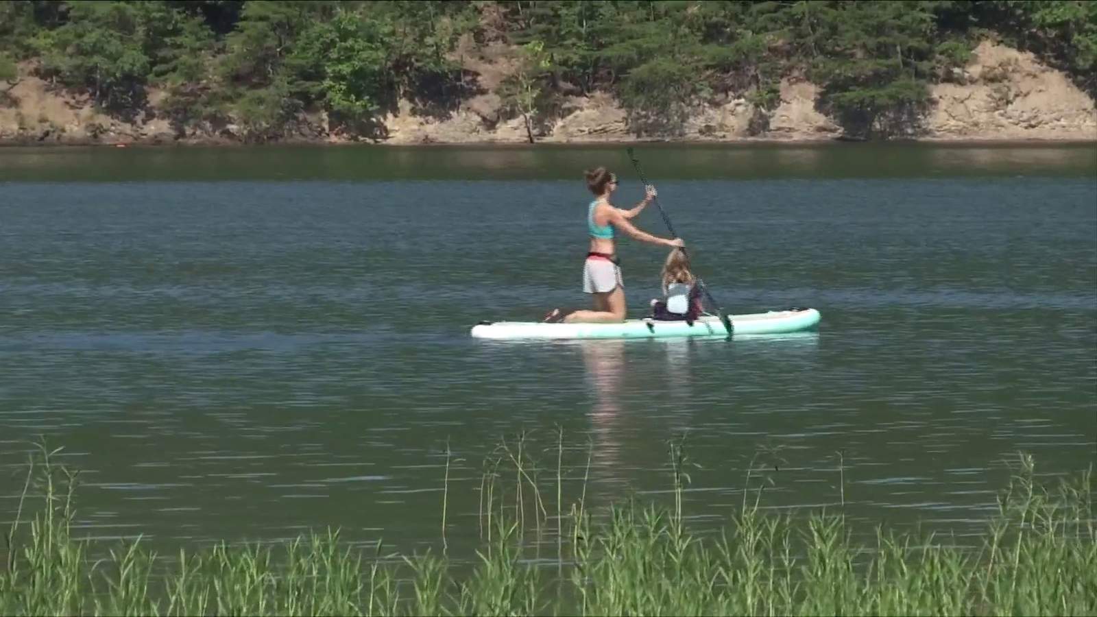Nature enthusiasts enjoy last free weekend at Carvins Cove before admissions resume