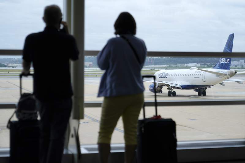 American, other airlines will require employee vaccinations