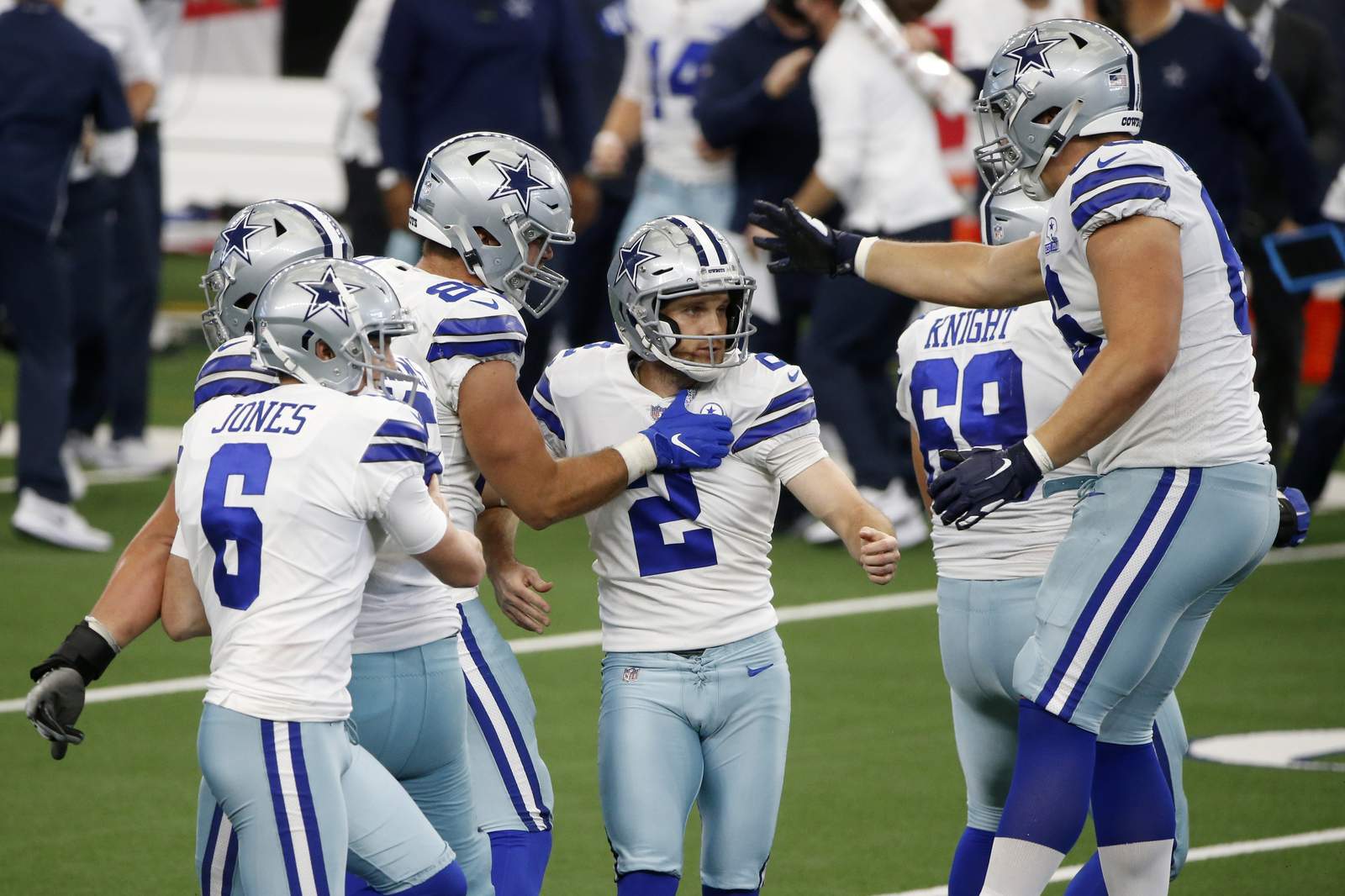 Cowboys' rally stuns Falcons 40-39 in McCarthy's home debut