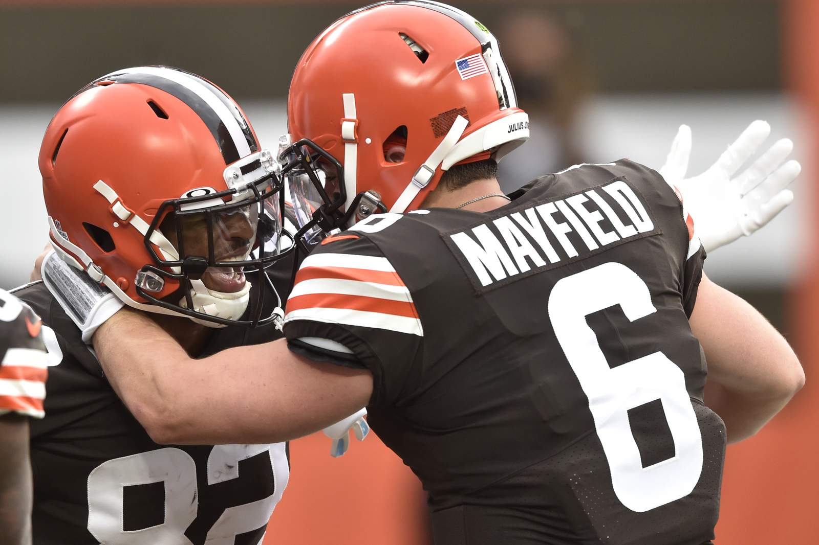 Mayfield throws 2 TDs, Browns hold off Colts to move to 4-1